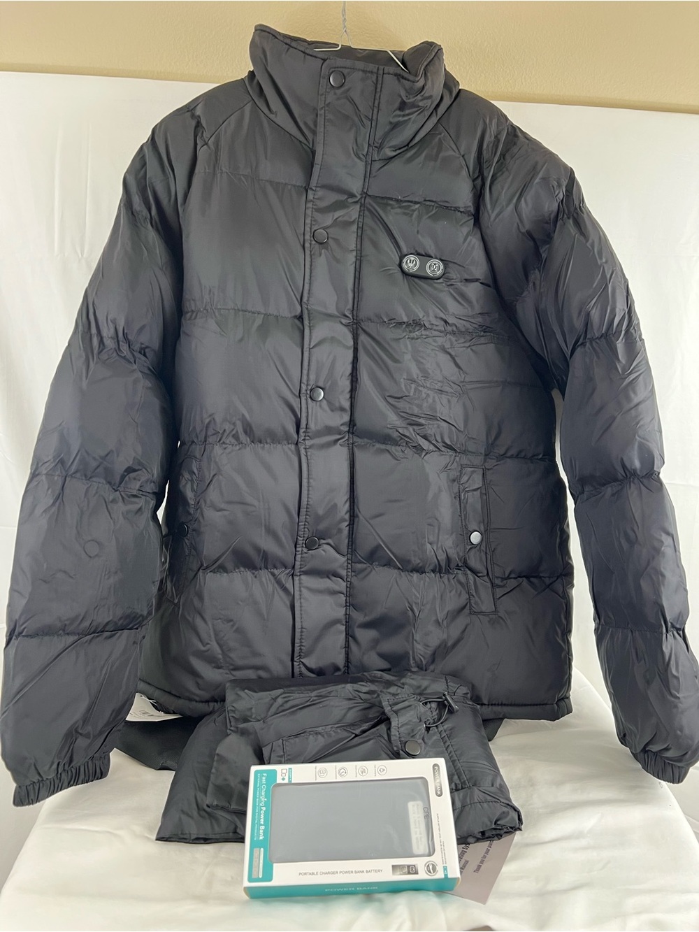 Uni Black Heated Hooded Puffer Jacket Full Zip Small w/ battery pack, heat zones